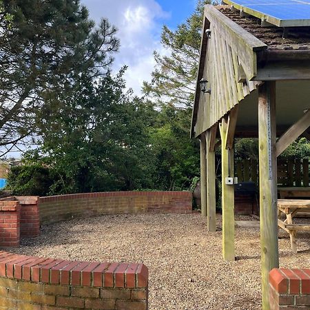 Spacious 6-Bed Home, Near The Norfolk Broads Clippesby Exterior photo