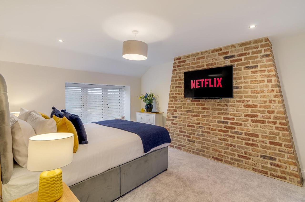 Spacious 6-Bed Home, Near The Norfolk Broads Clippesby Exterior photo