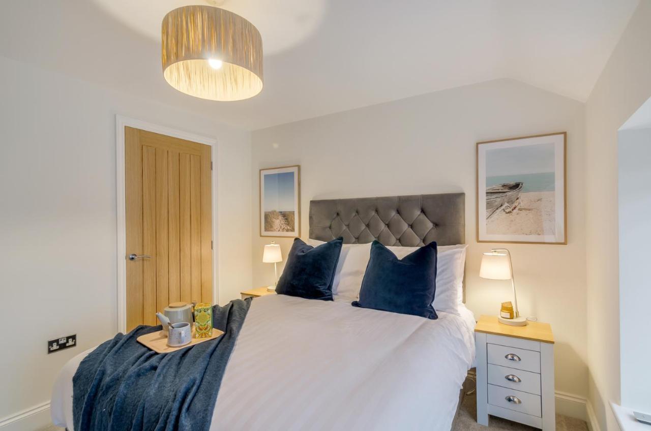 Spacious 6-Bed Home, Near The Norfolk Broads Clippesby Exterior photo