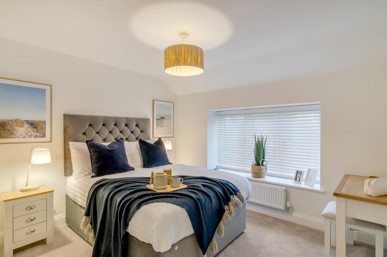 Spacious 6-Bed Home, Near The Norfolk Broads Clippesby Exterior photo