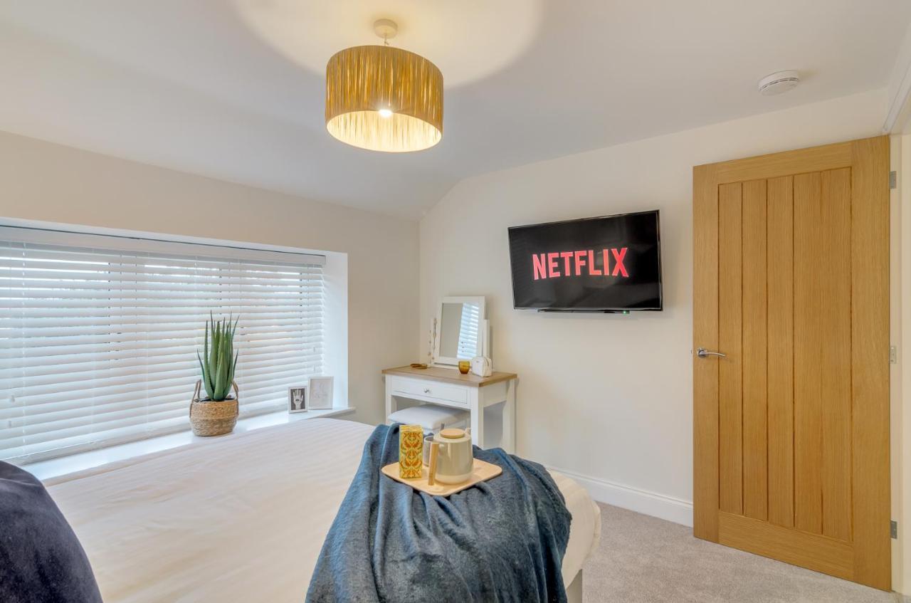 Spacious 6-Bed Home, Near The Norfolk Broads Clippesby Exterior photo