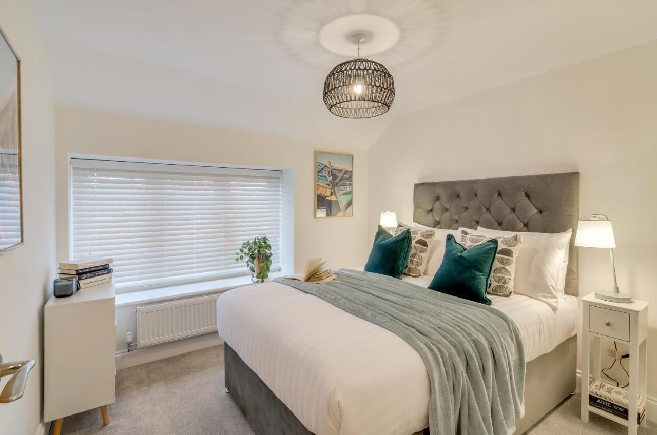 Spacious 6-Bed Home, Near The Norfolk Broads Clippesby Exterior photo