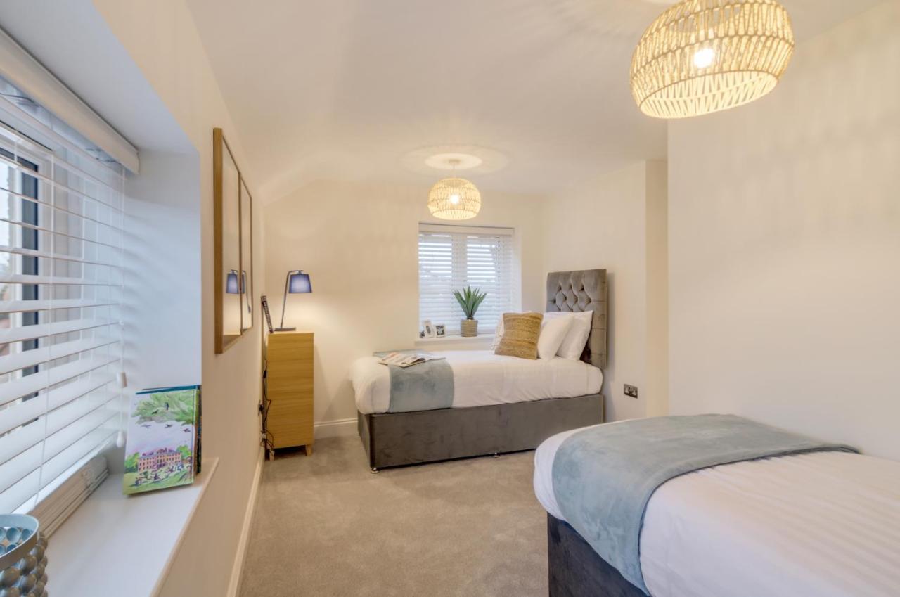 Spacious 6-Bed Home, Near The Norfolk Broads Clippesby Exterior photo