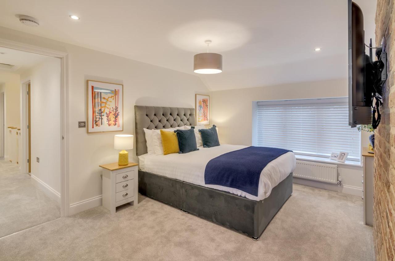 Spacious 6-Bed Home, Near The Norfolk Broads Clippesby Exterior photo
