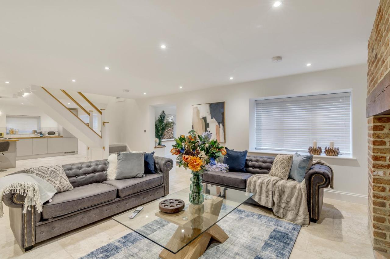 Spacious 6-Bed Home, Near The Norfolk Broads Clippesby Exterior photo