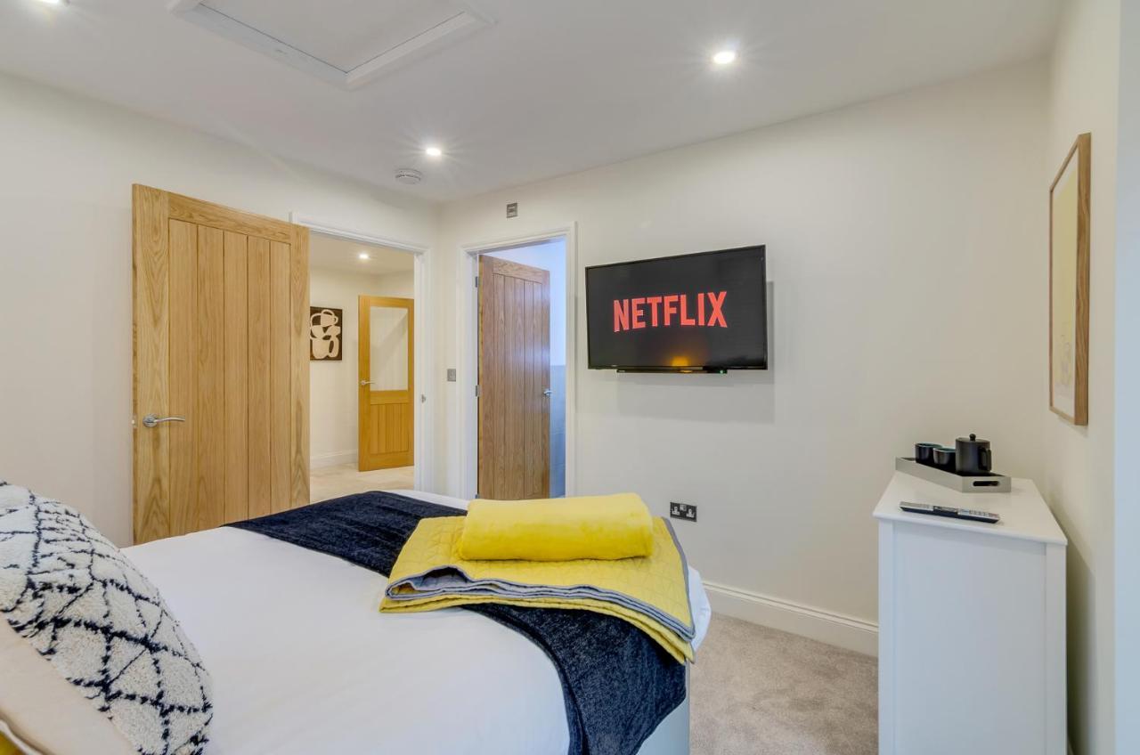 Spacious 6-Bed Home, Near The Norfolk Broads Clippesby Exterior photo