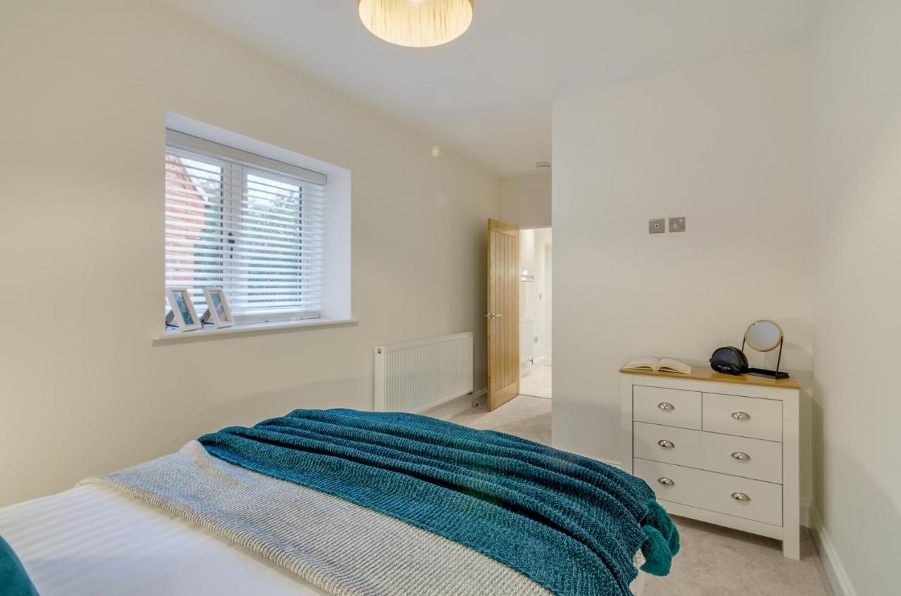 Spacious 6-Bed Home, Near The Norfolk Broads Clippesby Exterior photo