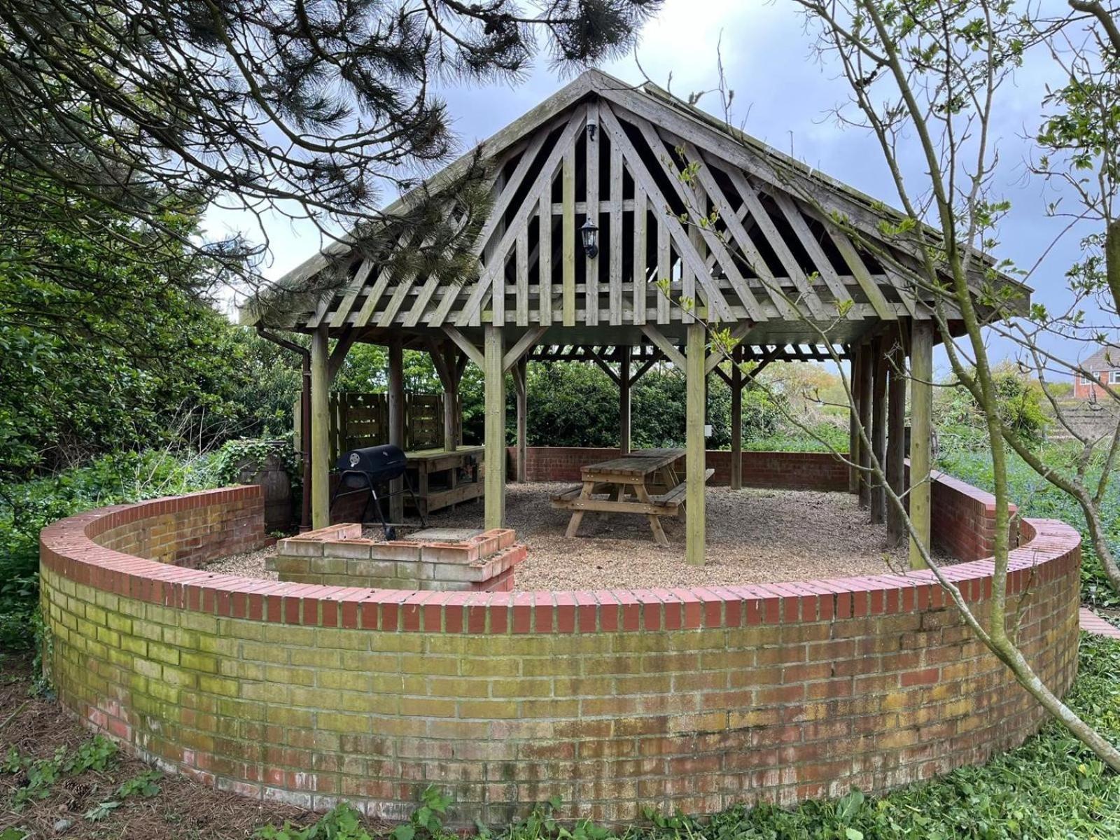 Spacious 6-Bed Home, Near The Norfolk Broads Clippesby Exterior photo