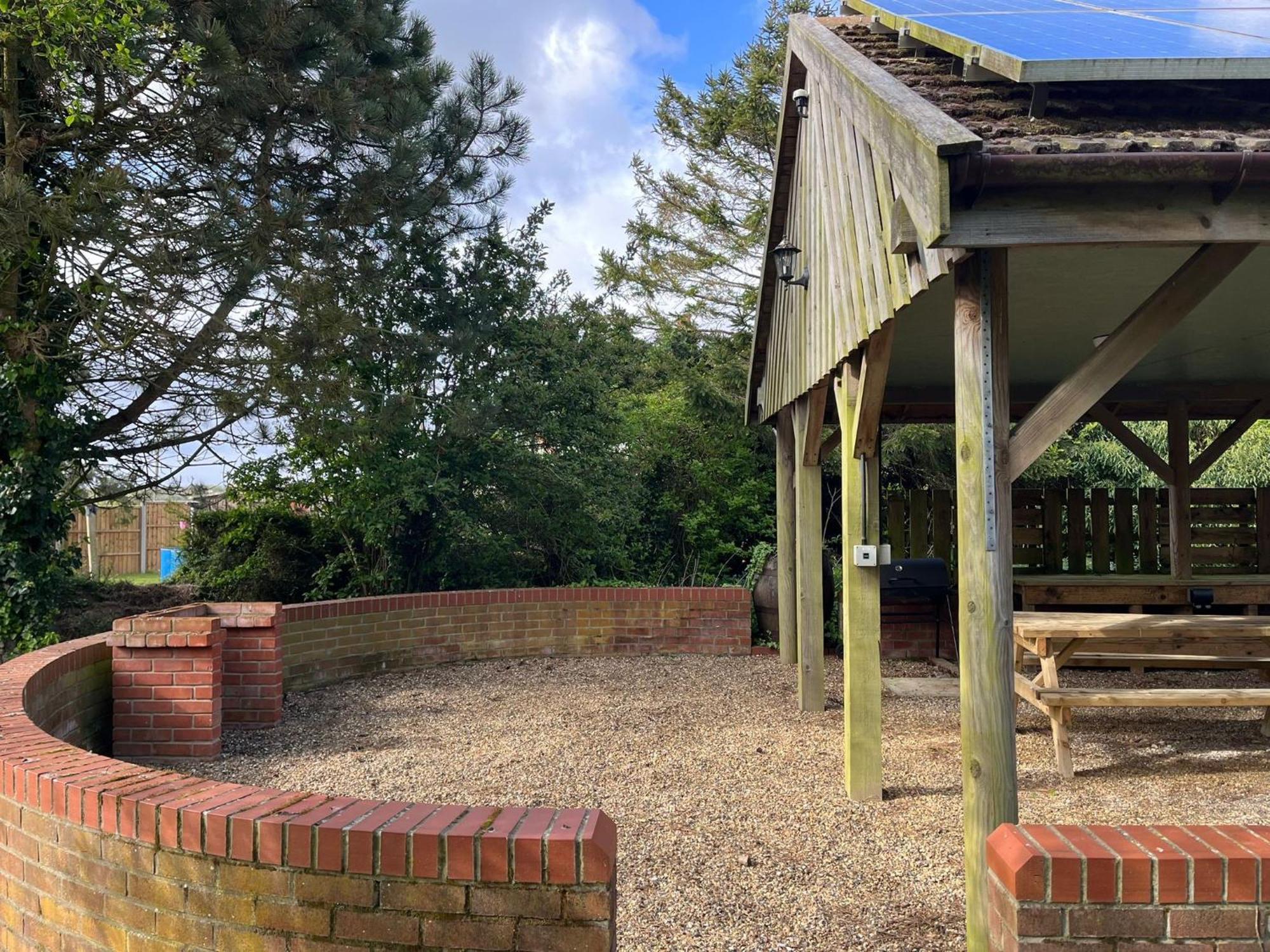 Spacious 6-Bed Home, Near The Norfolk Broads Clippesby Exterior photo
